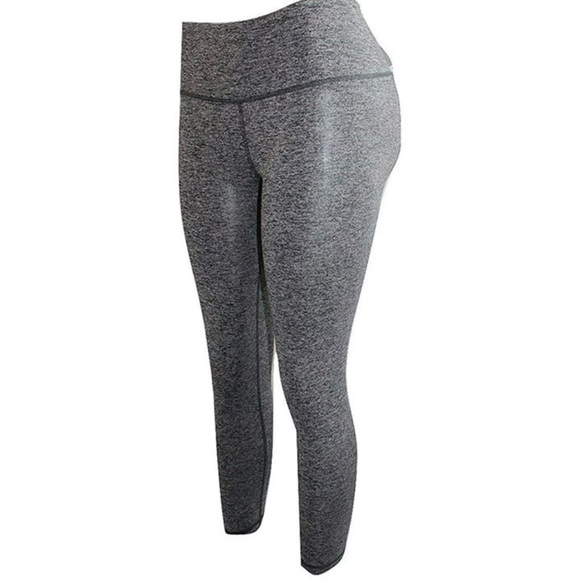 Victoria's Secret Pants - NWOT Victoria's Secret VSX Sport Knockout Capri Leggings